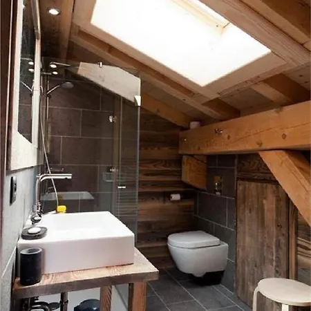 Casa de Férias Belle Cabane Avec Sauna Pres De L'arret De Bus *