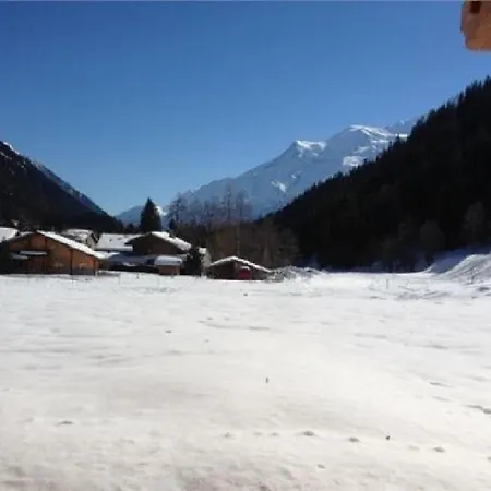 Casa de Férias Belle Cabane Avec Sauna Pres De L'arret De Bus