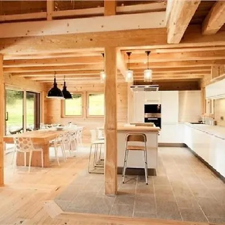 Casa de Férias Belle Cabane Avec Sauna Pres De L'arret De Bus